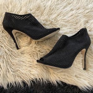 Steve Madden Girl Black Peep Toe Heels Sz 8